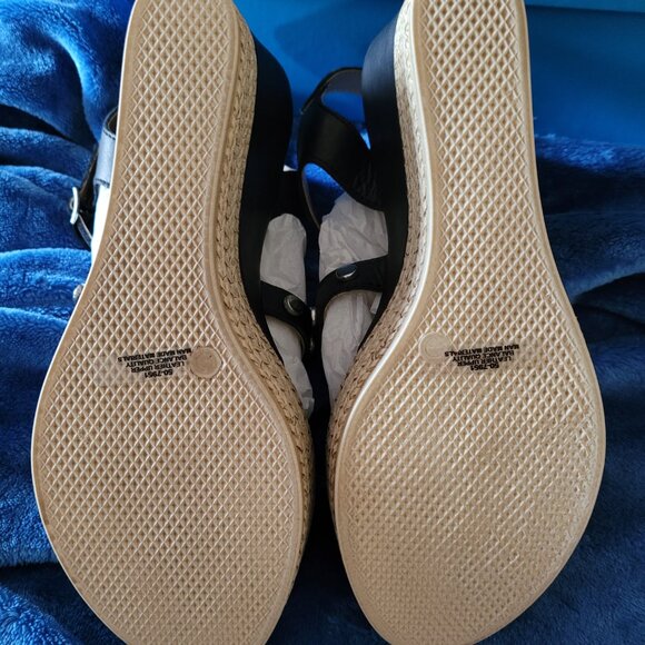 NEW UNWORN BELLA-VITA BLACK WEDGES size 8.5 narrow - Picture 9 of 9